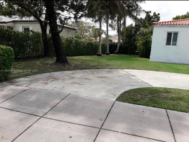 3 of 11 - 702 Boabadilla St, Coral Gables, FL