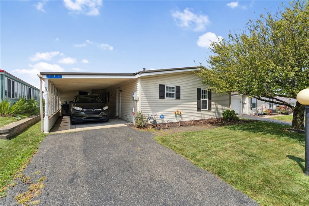 811 Clover Lane, Murrysville