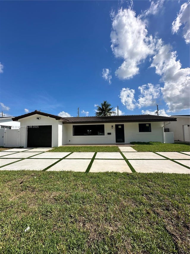 2 of 15 - 4901 Washington St, Hollywood, FL