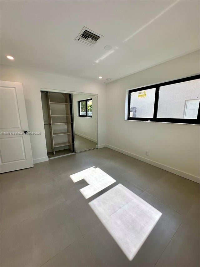 4 of 15 - 4901 Washington St, Hollywood, FL