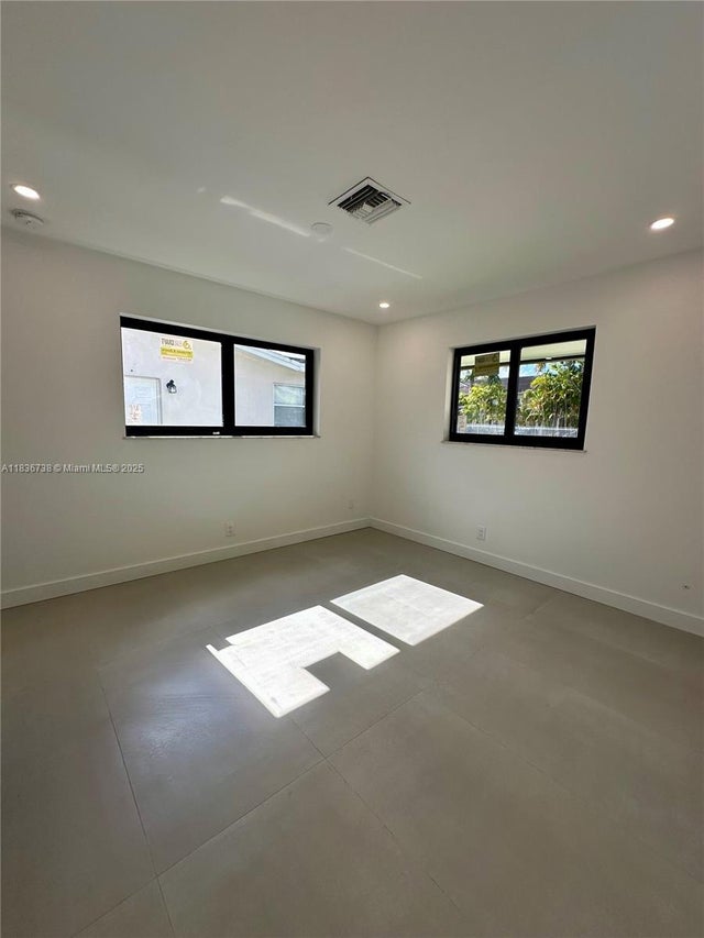 5 of 15 - 4901 Washington St, Hollywood, FL