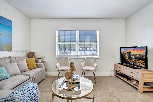 5 of 51 - 345 Virginia St, Hollywood, FL