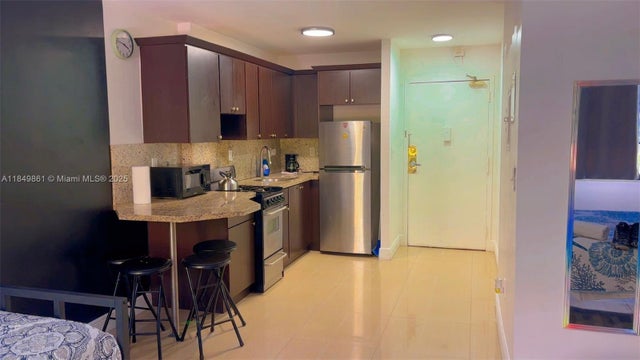 3 of 10 - 710 S Washington Ave 209, Miami Beach, FL