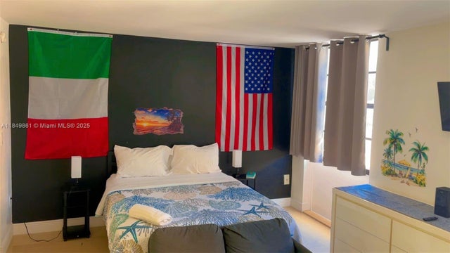 4 of 10 - 710 S Washington Ave 209, Miami Beach, FL