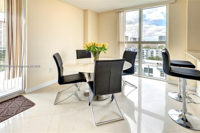 5 of 32 - 17555 Atlantic Blvd 902, Sunny Isles Beach, FL