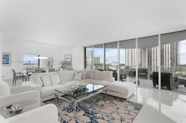 1 of 32 - 19500 Turnberry Way 7a, Aventura, FL