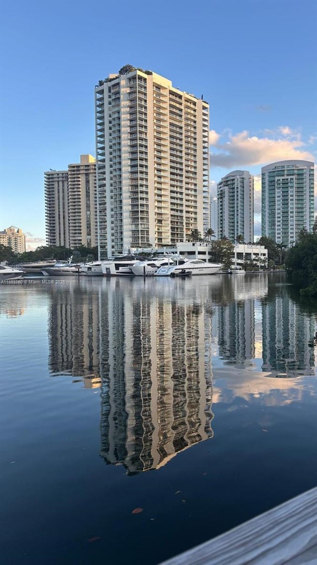 2 of 32 - 19500 Turnberry Way 7a, Aventura, FL