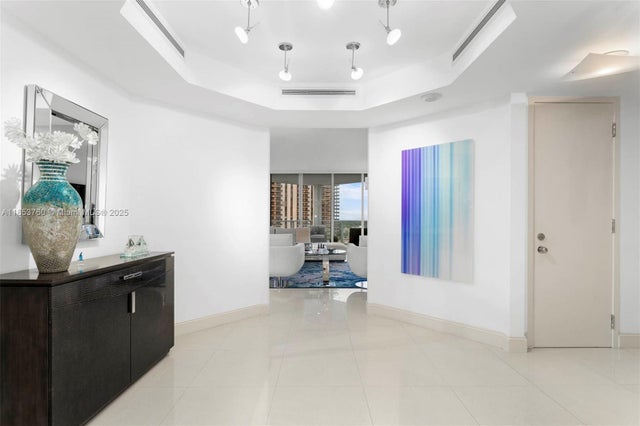 4 of 32 - 19500 Turnberry Way 7a, Aventura, FL