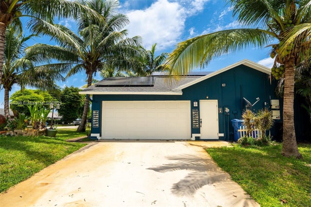 5 of 18 - 4830 Richmond Mews, Haverhill, FL