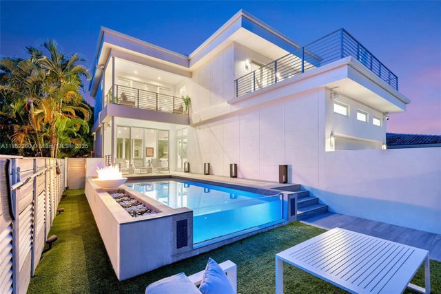 2 of 29 - 1243 Washington St, Hollywood, FL