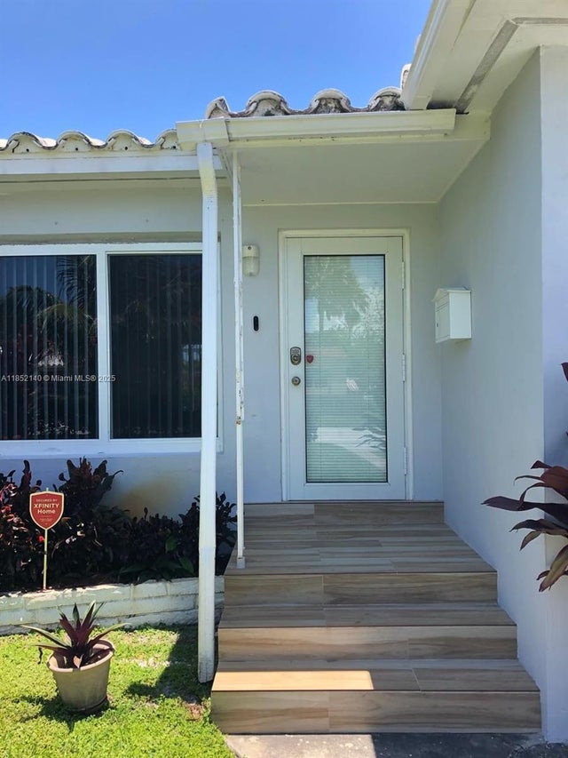 2 of 20 - 1538 Funston St, Hollywood, FL