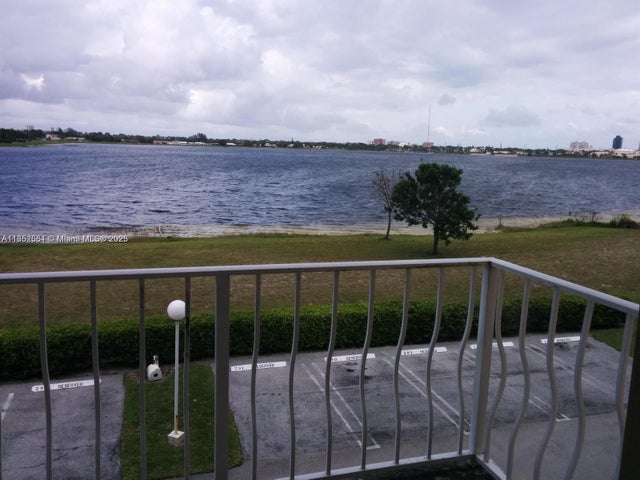 1 of 11 - 480 Executive Center Dr 3c, West Palm Beach, FL