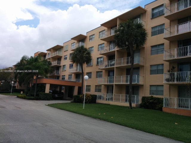 2 of 11 - 480 Executive Center Dr 3c, West Palm Beach, FL