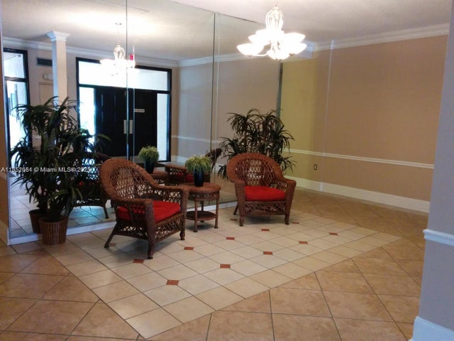 4 of 11 - 480 Executive Center Dr 3c, West Palm Beach, FL
