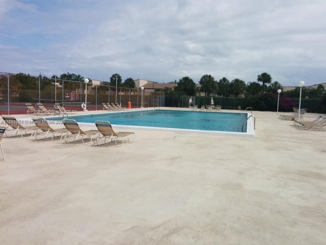 5 of 11 - 480 Executive Center Dr 3c, West Palm Beach, FL