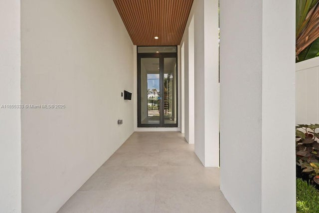 3 of 51 - 808 Ne 17th Ter, Fort Lauderdale, FL