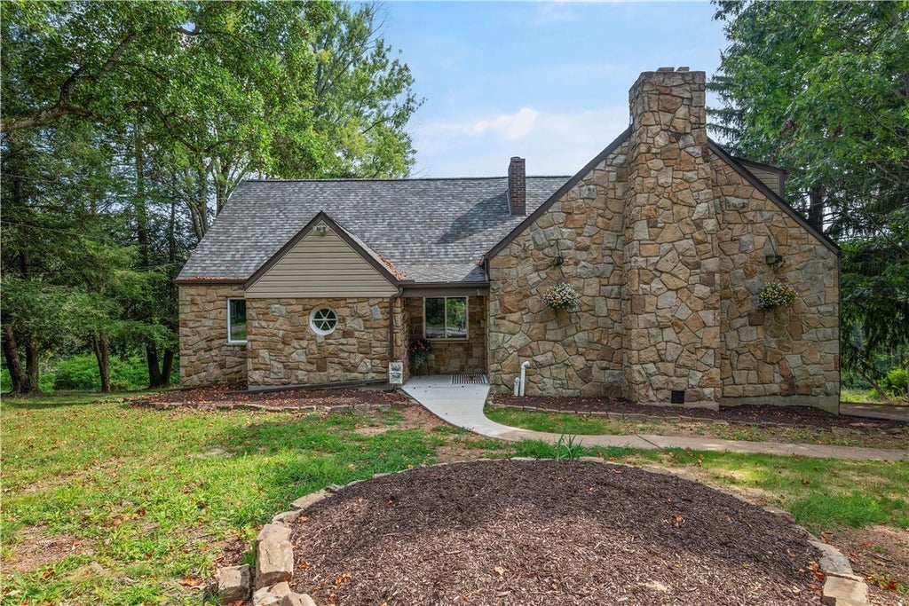 1042 Beacon Hill Road, Richland