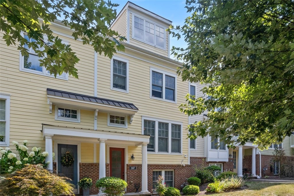 1307 Village Lane, South Fayette