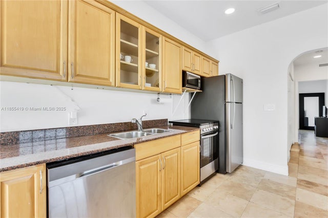 3 of 13 - 1016 71st St 201, Miami Beach, FL