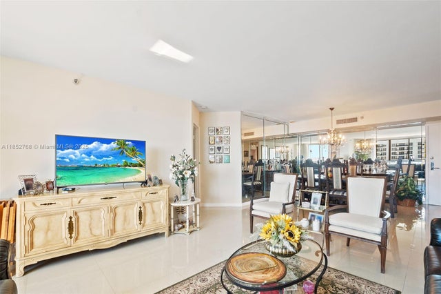 4 of 55 - 19101 Ne 36th Ct 1602, Aventura, FL