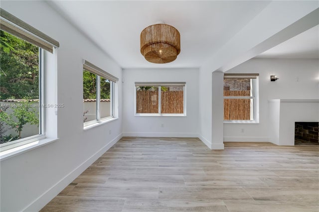 4 of 35 - 169 Ne 48th St, Miami, FL