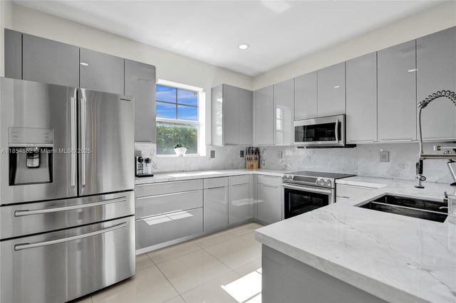 1 of 61 - 1033 Ne 17th Way 1904, Fort Lauderdale, FL