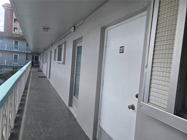 3 of 19 - 1021 Crystal Lake Dr 207, Deerfield Beach, FL