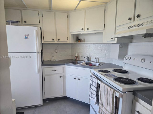 4 of 19 - 1021 Crystal Lake Dr 207, Deerfield Beach, FL