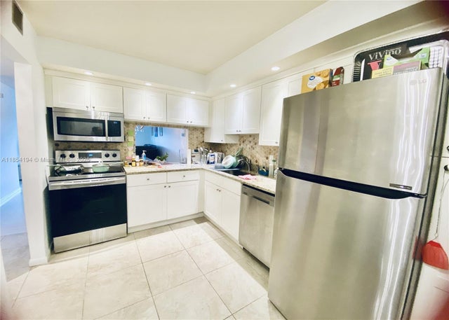2 of 20 - 140 Lake Nancy Ln 112, West Palm Beach, FL