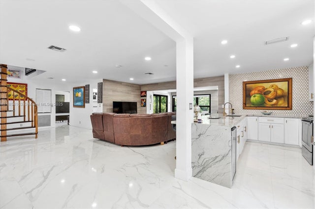 5 of 45 - 3375 Ne 20th Ave, Oakland Park, FL