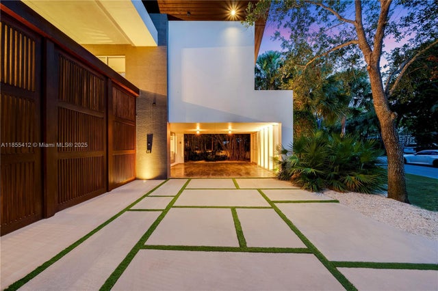 1 of 100 - 545 Sabal Palm, Key Biscayne, FL