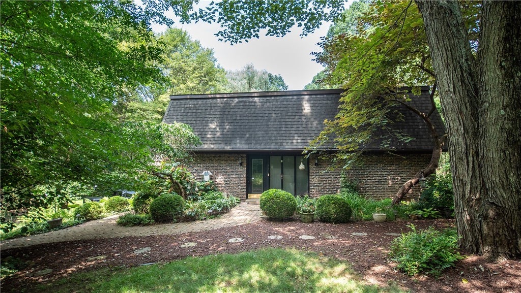 121 Finnin Road, Allegheny