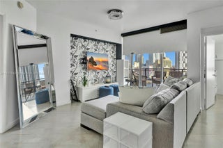 Photo of Listing #A11855593