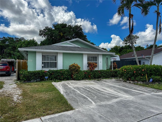 1 of 5 - 11942 Sw 210th St, Miami, FL
