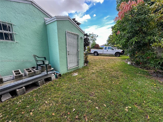 5 of 5 - 11942 Sw 210th St, Miami, FL