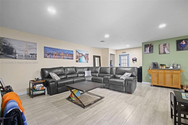 4 of 37 - 15025 Sw 142nd Pl, Miami, FL