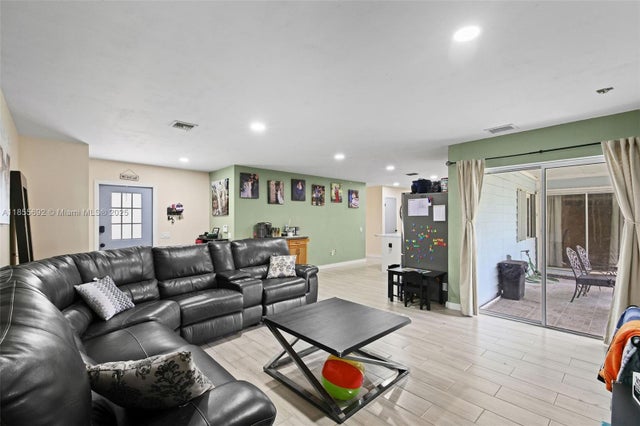5 of 37 - 15025 Sw 142nd Pl, Miami, FL