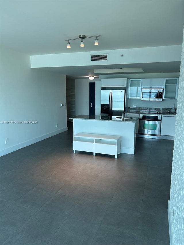 4 of 31 - 888 Biscayne Blvd 4106, Miami, FL