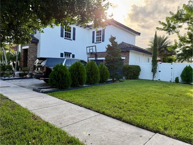 2 of 33 - 17021 Sw 91st Ter, Miami, FL