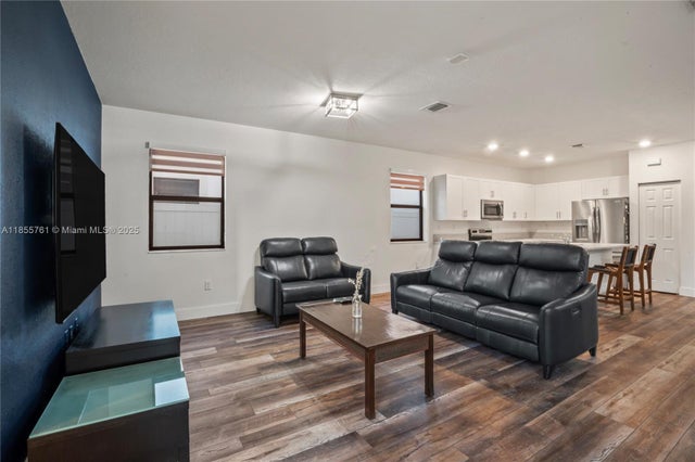 5 of 40 - 3471 W 110th St, Hialeah, FL