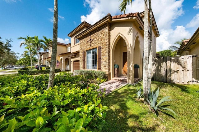 2 of 25 - 22536 Sw 94th Pl, Cutler Bay, FL