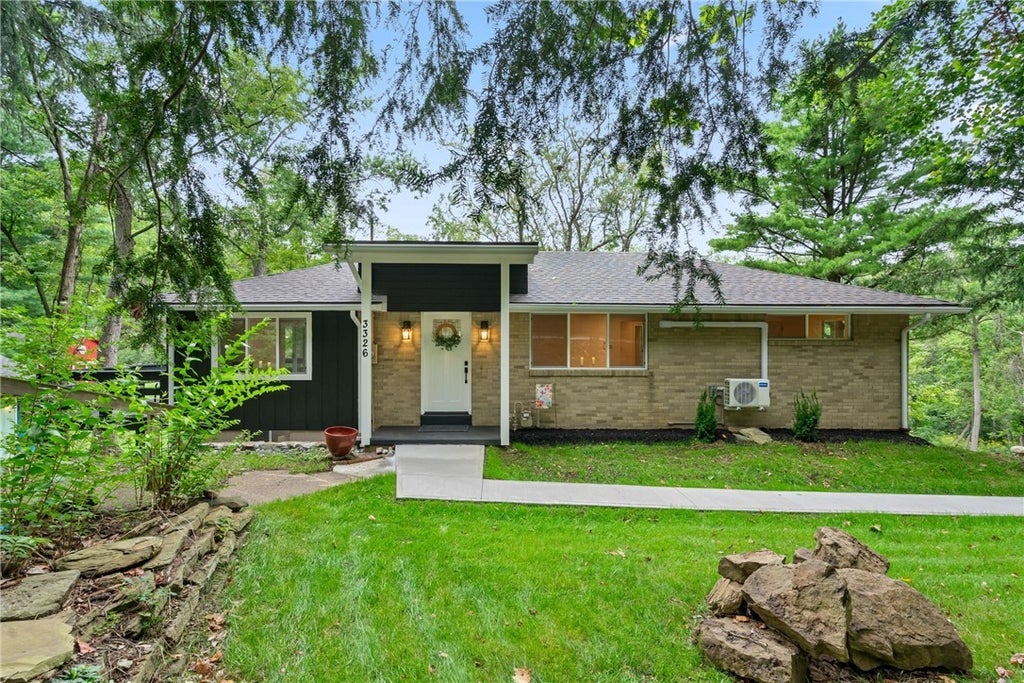 3326 New England Road, West Mifflin