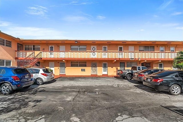 2 of 32 - 19000 Ne 3rd Ct 405, Miami, FL