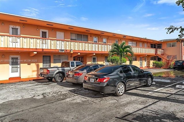 3 of 32 - 19000 Ne 3rd Ct 405, Miami, FL