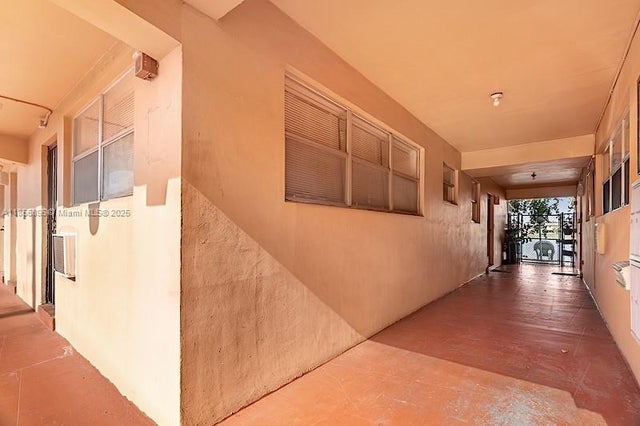 4 of 32 - 19000 Ne 3rd Ct 405, Miami, FL