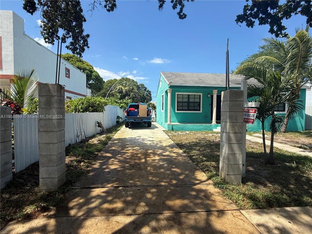 4 of 61 - 733 45th St, West Palm Beach, FL