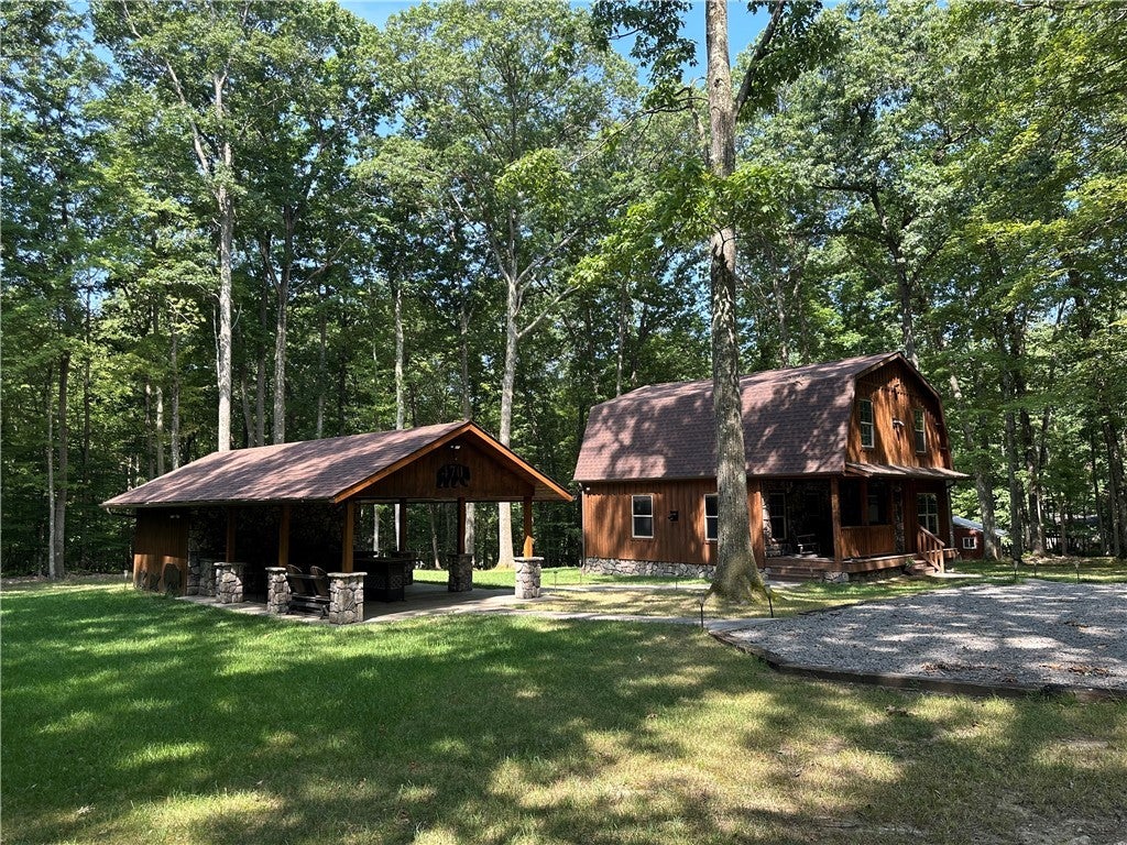 470 Charlie Lane, Other