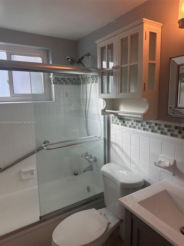2 of 8 - 13105 Ixora Ct 200, North Miami, FL