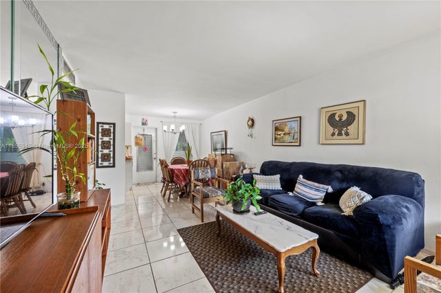 1 of 22 - 2320 Jackson St 6, Hollywood, FL