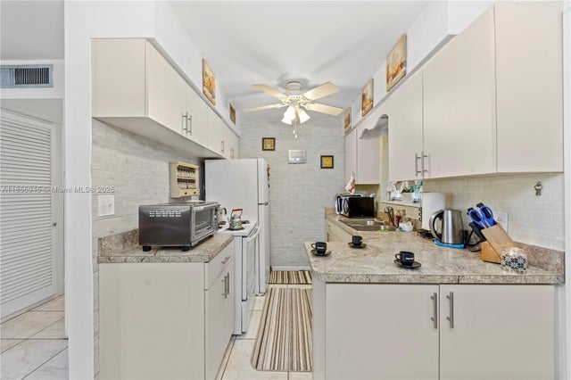 3 of 22 - 2320 Jackson St 6, Hollywood, FL